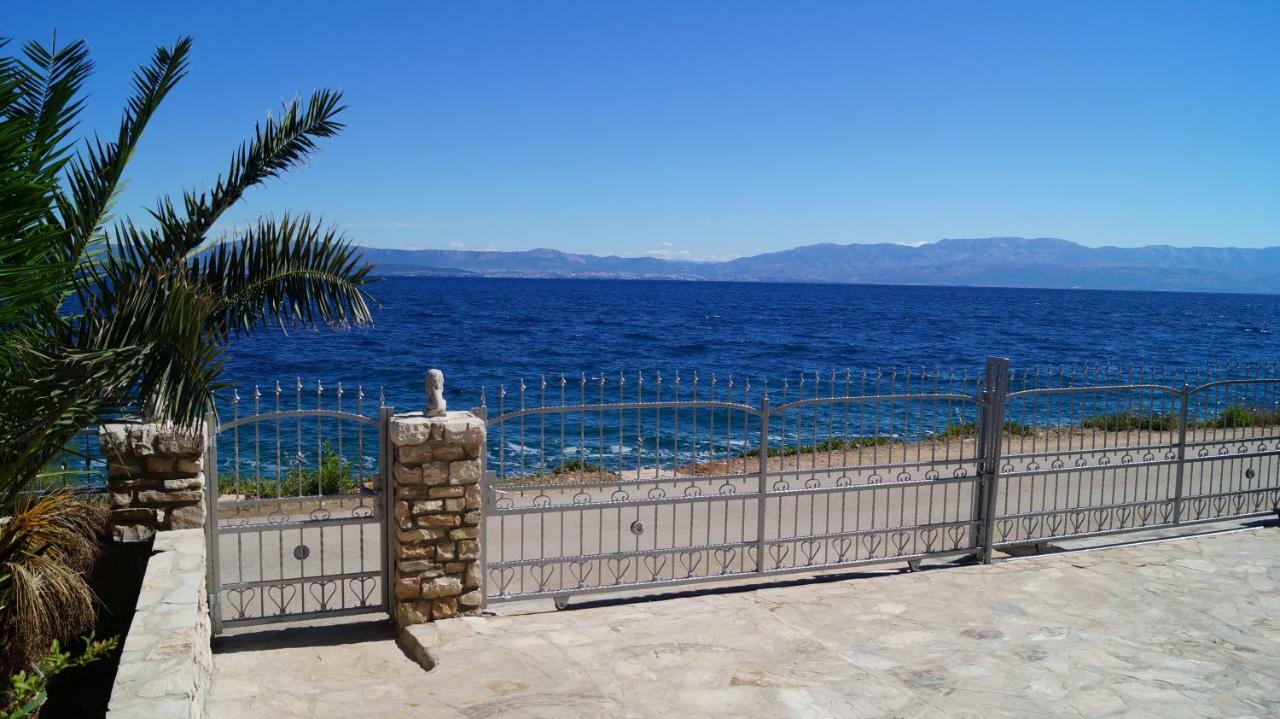 Schoenes Ferienhaus Direkt Am Meer Stomorska Kültér fotó